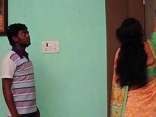 Telgu housewife exposing her navels to seduct young boy